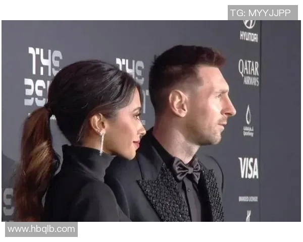 足球明星与女星同框合影引发热议网友纷纷点赞两大领域的魅力碰撞